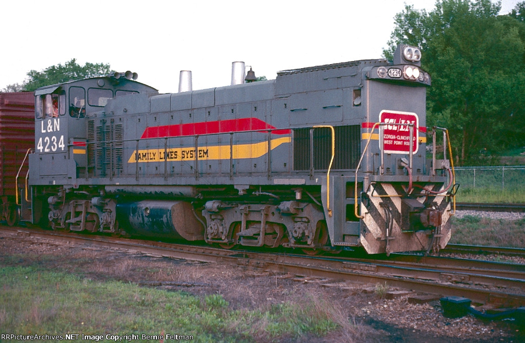 Louisville & Nashville MP15AC #4234 passing thru the interlocking controlled by Bell Tower 